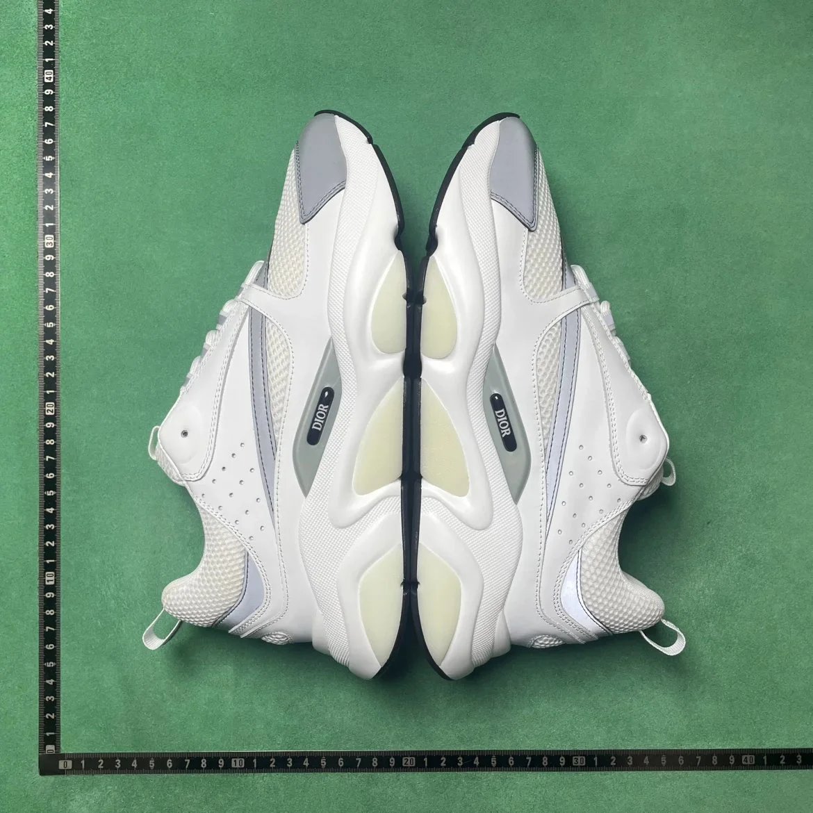 QG8 B22 Leather