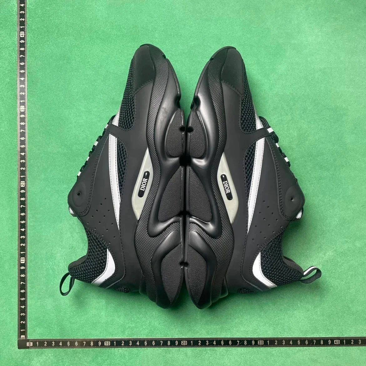 QG8 B22 Leather