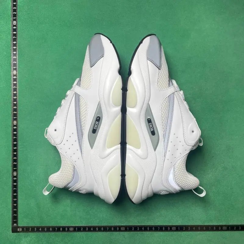 QG8 B22 Leather